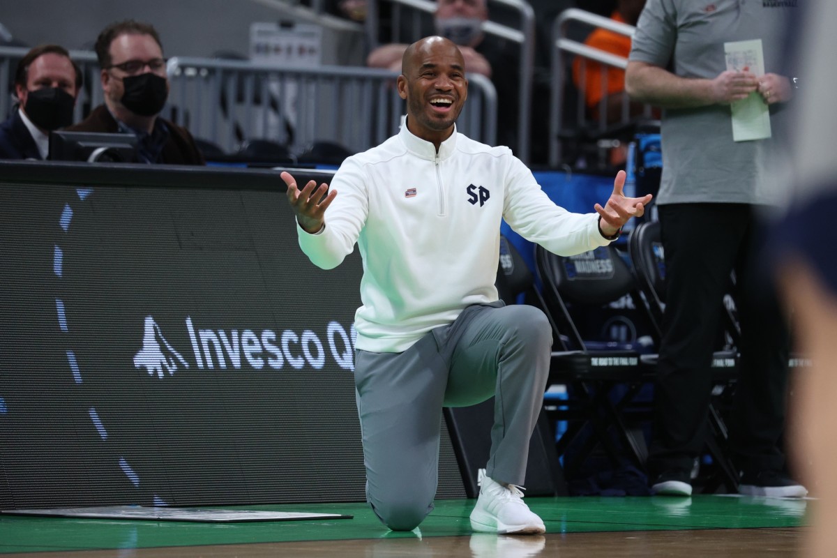 St. Peter's Peacocks head coach Shaheen Holloway reacts to play in the first half against the Murray State Racers during the second round of the 2022 NCAA Tournament at Gainbridge Fieldhouse.